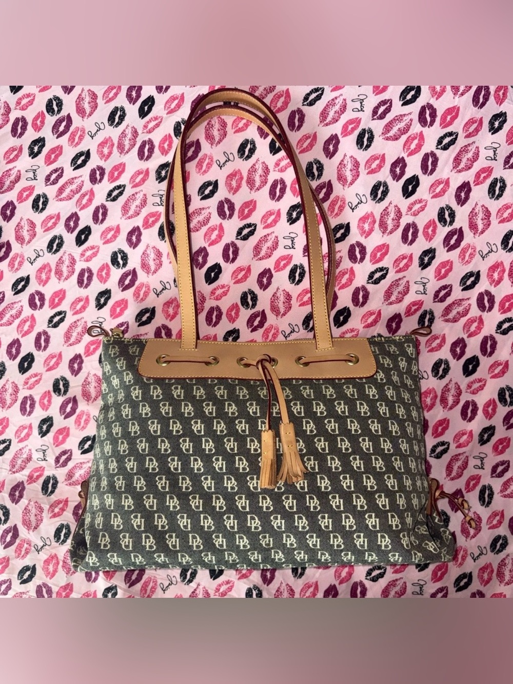 Dooney & Bourke light grey monogram purse